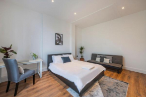 Spacious Two Bedroom Apartment in Camden